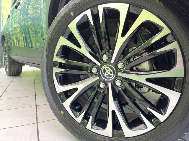 �y����18�C���`�A���~�z�C�[���z�O�ςɃ}�b�`���������A���~�z�C�[���𑕒����Ă���܂��B�e��ЊO�A���~�z�C�[����A�X�^�b�h���X�^�C�����戵�����Ă���܂��B���񂲑��k����������