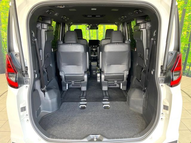 普段のお買い物や通勤、送迎等に十分な荷室スペースを確保しております。セカンドシートを倒すと、大きな荷物の積載も可能です♪