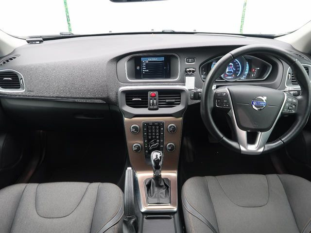 V40クロスカントリーD4 SE ディーゼル