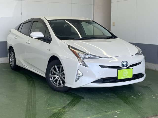 プリウス1.8 S セーフティ プラス E-Four 4WD