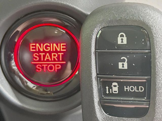�yHonda�X�}�[�g�L�[�z�J�o����|�P�b�g�ɓ��ꂽ�܂܂ł��h�A�̎{���E�������\�ȃX�}�[�g�L�[�𑕔��B�G���W���̃I���E�I�t�����J�M�����o���K�v����������Ƃ��Ă��֗��ł���