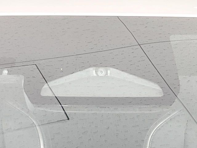 【トヨタセーフティセンス】走行中に前方の車両等を認識し、衝突しそうな時は警報とブレーキで衝突回避と被害軽減をアシスト。より安全にドライブをお楽しみいただけます。