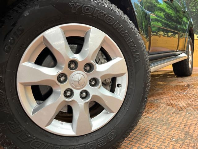 �y����17�C���`�A���~�z�C�[���z�O�ςɃ}�b�`���������A���~�z�C�[���𑕒����Ă���܂��B�e��ЊO�A���~�z�C�[����A�X�^�b�h���X�^�C�����戵�����Ă���܂��B���񂲑��k����������