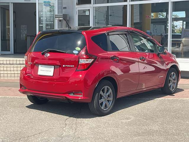 ノート1.2 e-POWER メダリスト FOUR ブラックアロー 4WD