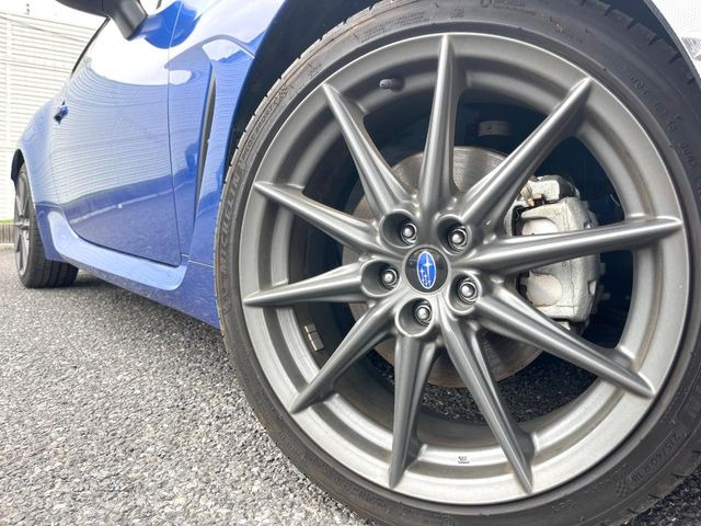 �y�����A���~�z�C�[���z�O�ςɃ}�b�`���������A���~�z�C�[���𑕒����Ă���܂��B�e��ЊO�A���~�z�C�[����A�X�^�b�h���X�^�C�����戵�����Ă���܂��B���񂲑��k����������