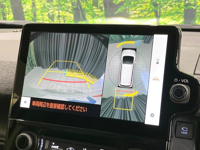 【パノラミックビューモニター】専用のカメラにより、上から見下ろしたような視点で360度クルマの周囲を確認することができます☆死角部分も確認しやすく、狭い場所での切り返しや駐車もスムーズに行えます。
