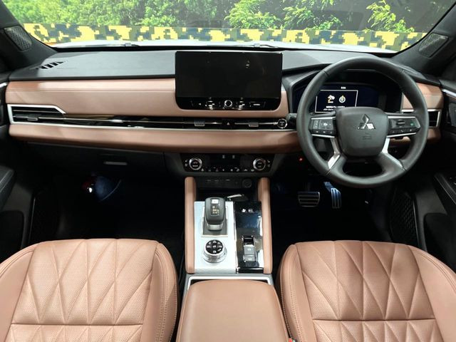 アウトランダーPHEV 2.4 P エグゼクティブ パッケージ 4WD
