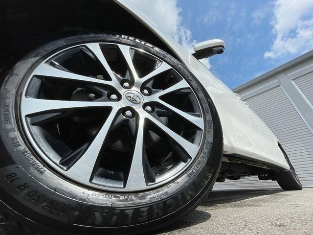 �y����18�C���`�A���~�z�C�[���z�O�ςɃ}�b�`���������A���~�z�C�[���𑕒����Ă���܂��B�e��ЊO�A���~�z�C�[����A�X�^�b�h���X�^�C�����戵�����Ă���܂��B���񂲑��k����������