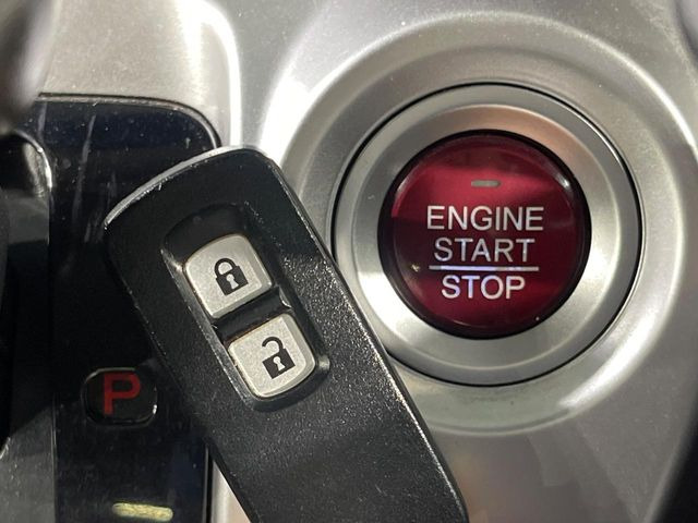 �yHonda�X�}�[�g�L�[�z�J�o����|�P�b�g�ɓ��ꂽ�܂܂ł��h�A�̎{���E�������\�ȃX�}�[�g�L�[�𑕔��B�G���W���̃I���E�I�t�����J�M�����o���K�v����������Ƃ��Ă��֗��ł���