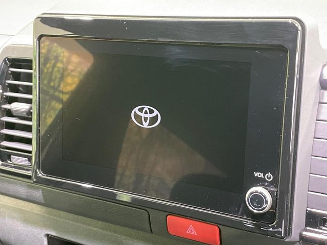 �y8�C���` �f�B�X�v���C�I�[�f�B�I�z���ʂ̃f�B�X�v���C��AppleCarPlay��AndroidAuto�����p�\�B�傫�ȉ�ʂŃX�}�z�i�r�A�v���������p���������܂���