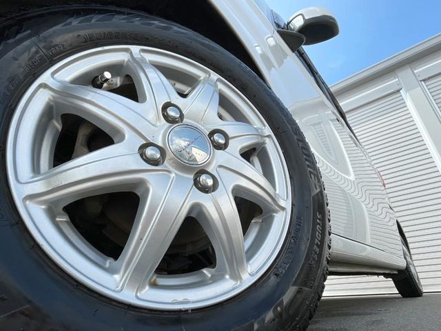 �y13�C���`�A���~�z�C�[���z�O�ςɃ}�b�`�����A���~�z�C�[���𑕒����Ă���܂��B�e��A���~�z�C�[����A�X�^�b�h���X�^�C�����戵�����Ă���܂��B���񂲑��k����������