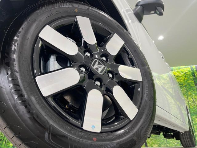 �y�����A���~�z�C�[���z�O�ςɃ}�b�`���������A���~�z�C�[���𑕒����Ă���܂��B�e��ЊO�A���~�z�C�[����A�X�^�b�h���X�^�C�����戵�����Ă���܂��B���񂲑��k����������
