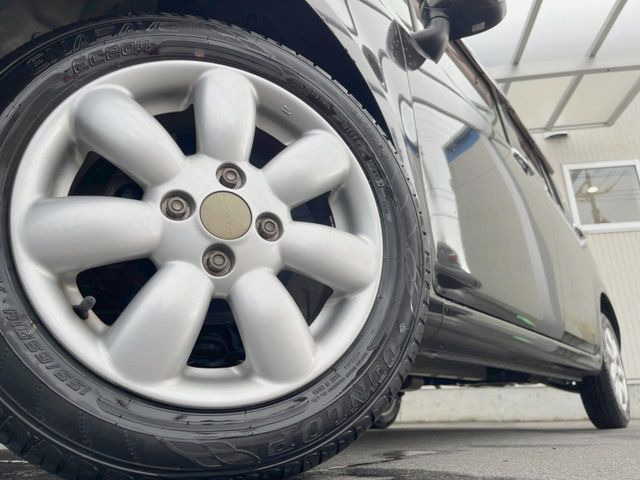 �y�����A���~�z�C�[���z�O�ςɃ}�b�`���������A���~�z�C�[���𑕒����Ă���܂��B�e��ЊO�A���~�z�C�[����A�X�^�b�h���X�^�C�����戵�����Ă���܂��B���񂲑��k����������