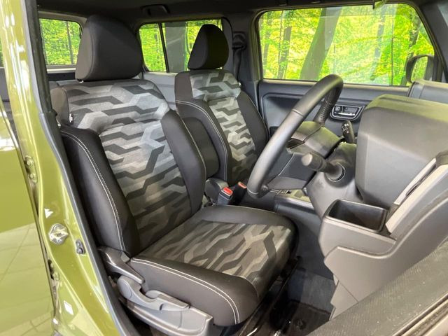 運転席シート廻りは使用感も少なく、良好な状態となっています。丁寧に使われていたことがよくわかりますね。