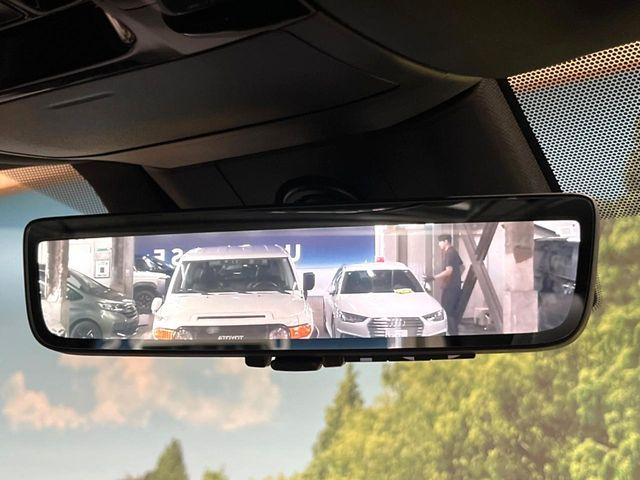【デジタルインナーミラー】後席の大きな荷物や同乗者で後方が確認しづらい時でも安心!カメラが撮影した車両後方の映像をルームミラー内に表示。クリアな視界で状況の確認が可能です!