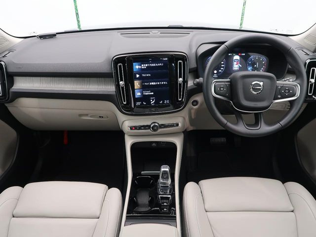 XC40B4 AWD インスクリプション 4WD