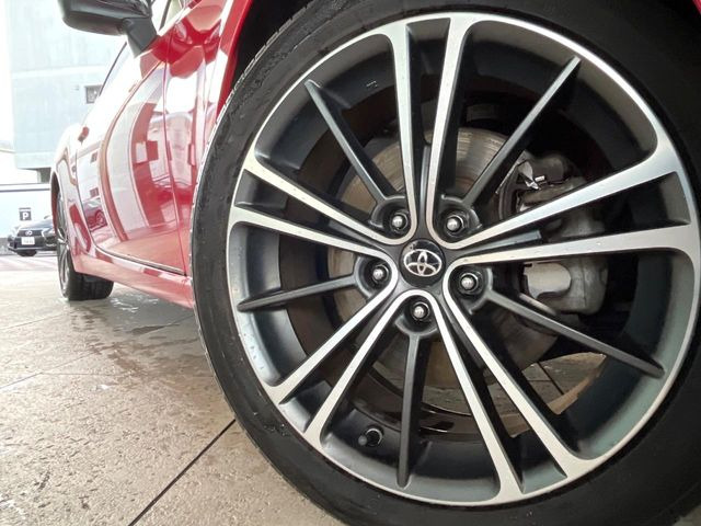 �y����17�C���`�A���~�z�C�[���z�O�ςɃ}�b�`���������A���~�z�C�[���𑕒����Ă���܂��B�e��ЊO�A���~�z�C�[����A�X�^�b�h���X�^�C�����戵�����Ă���܂��B���񂲑��k����������