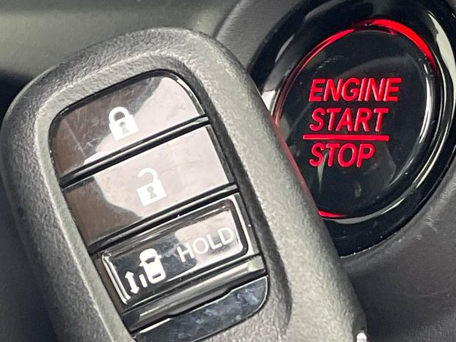 �yHonda�X�}�[�g�L�[�z�J�o����|�P�b�g�ɓ��ꂽ�܂܂ł��h�A�̎{���E�������\�ȃX�}�[�g�L�[�𑕔��B�G���W���̃I���E�I�t�����J�M�����o���K�v����������Ƃ��Ă��֗��ł���