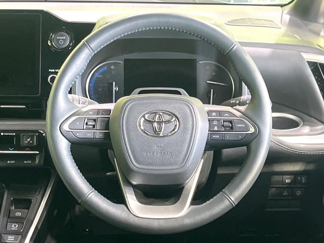 インテリアに合わせたデザインのステアリングは、運転される方のことも考え、運転しやすい形状、大きさです。是非一度、実際に触ってお確かめください。