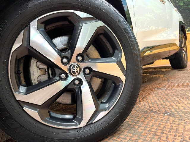 �y����18�C���`�A���~�z�C�[���z�O�ςɃ}�b�`���������A���~�z�C�[���𑕒����Ă���܂��B�e��ЊO�A���~�z�C�[����A�X�^�b�h���X�^�C�����戵�����Ă���܂��B���񂲑��k����������