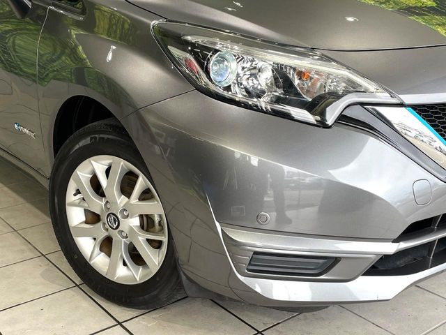 �yLED�w�b�h���C�g�z���V����ԑ��s�����ǍD�Ȏ��E���m�ۂ����S���ĉ^�]�ł��鍂�P�xLED�w�b�h���C�g�𑕔�!�_�����x�������A����d�͂��}�����Ă��܂��B