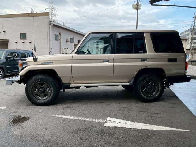 ランドクルーザー704.2 LX ディーゼル 4WD