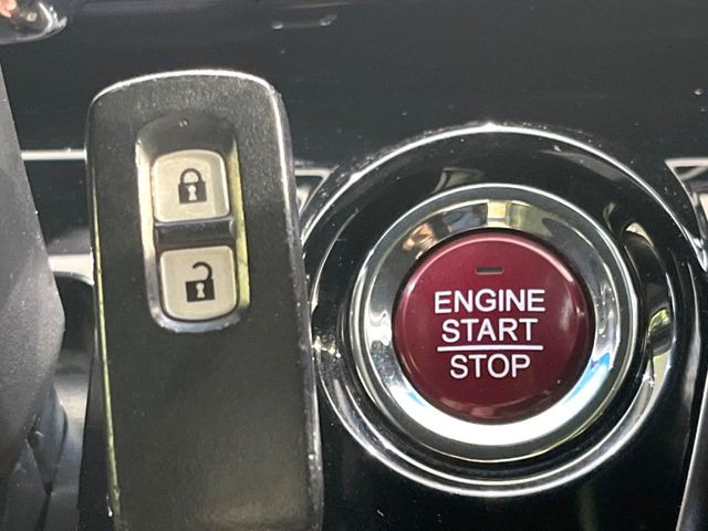 �yHonda�X�}�[�g�L�[�z�J�o����|�P�b�g�ɓ��ꂽ�܂܂ł��h�A�̎{���E�������\�ȃX�}�[�g�L�[�𑕔��B�G���W���̃I���E�I�t�����J�M�����o���K�v����������Ƃ��Ă��֗��ł���