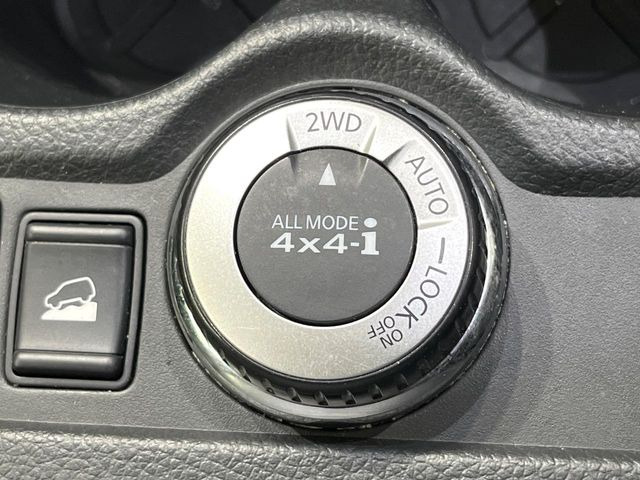 �y�I�[�����[�h4&times;4�z2WD/4WD���[�h����y�ɐ؂�ւ��\�B�R��d����2WD�A�X�^�b�N���ɖ𗧂�LOCK�AAUTO���[�h�ł�4WD�̔z���������Œ������A�H�ʏ󋵂��킸���肵��������T�|�[�g�B