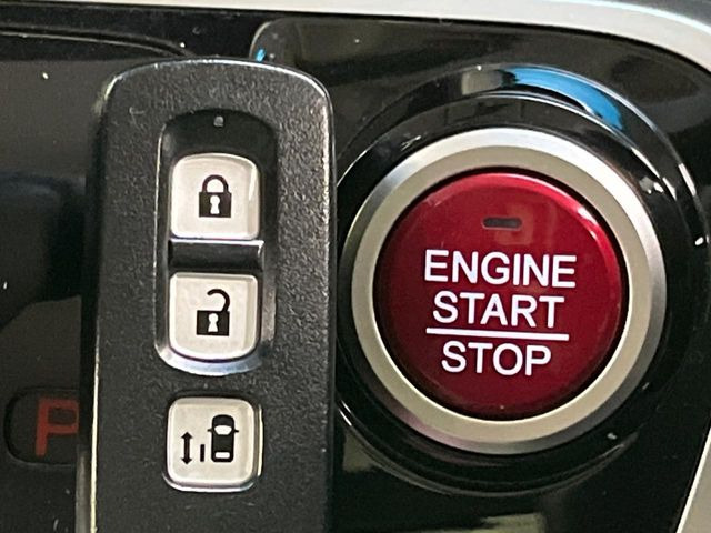 �yHonda�X�}�[�g�L�[�z�J�o����|�P�b�g�ɓ��ꂽ�܂܂ł��h�A�̎{���E�������\�ȃX�}�[�g�L�[�𑕔��B�G���W���̃I���E�I�t�����J�M�����o���K�v����������Ƃ��Ă��֗��ł���