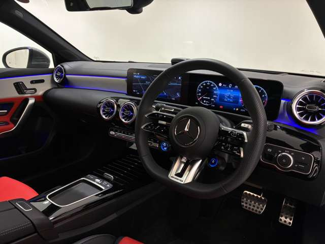 AクラスセダンAMG A35 4マチック 4WD