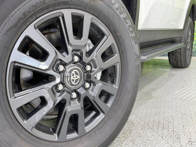 �y�����A���~�z�C�[���z�O�ςɃ}�b�`���������A���~�z�C�[���𑕒����Ă���܂��B�e��ЊO�A���~�z�C�[����A�X�^�b�h���X�^�C�����戵�����Ă���܂��B���񂲑��k����������