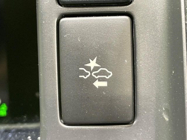 【トヨタセーフティセンス】走行中に前方の車両等を認識し、衝突しそうな時は警報とブレーキで衝突回避と被害軽減をアシスト。より安全にドライブをお楽しみいただけます。