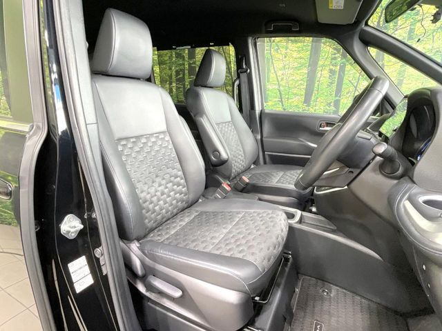 トヨタ ヴォクシー 1.8 ハイブリッド S-Z 355.0万円 令和5年(2023年
