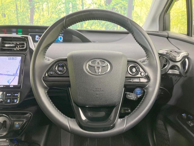 インテリアに合わせたデザインのステアリングは、運転される方のことも考え、運転しやすい形状、大きさです。是非一度、実際に触ってお確かめください。