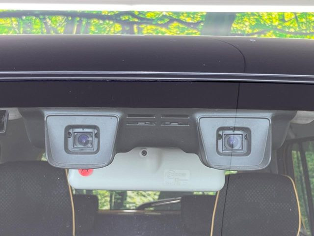 【スズキ デュアルカメラブレーキサポート】走行中に前方の車両等を認識し、衝突しそうな時は警報とブレーキで衝突回避と被害軽減をアシスト。より安全にドライブをお楽しみいただけます。