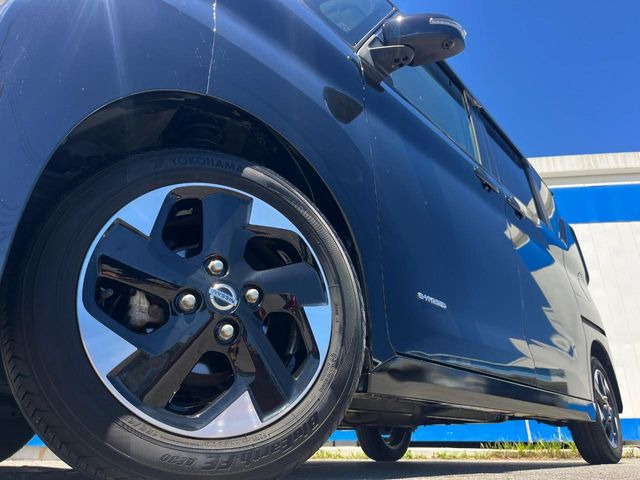 �y����14�C���`�A���~�z�C�[���z�O�ςɃ}�b�`���������A���~�z�C�[���𑕒����Ă���܂��B�e��ЊO�A���~�z�C�[����A�X�^�b�h���X�^�C�����戵�����Ă���܂��B���񂲑��k����������