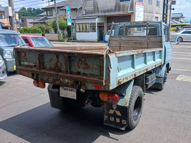 キャンターダンプ