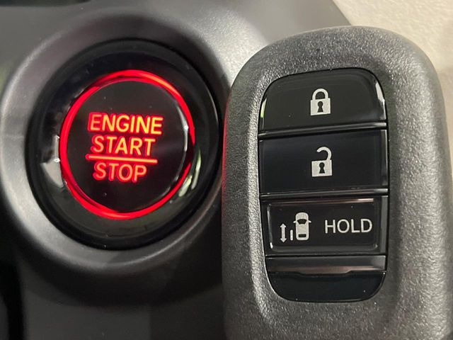 �yHonda�X�}�[�g�L�[�z�J�o����|�P�b�g�ɓ��ꂽ�܂܂ł��h�A�̎{���E�������\�ȃX�}�[�g�L�[�𑕔��B�G���W���̃I���E�I�t�����J�M�����o���K�v����������Ƃ��Ă��֗��ł���