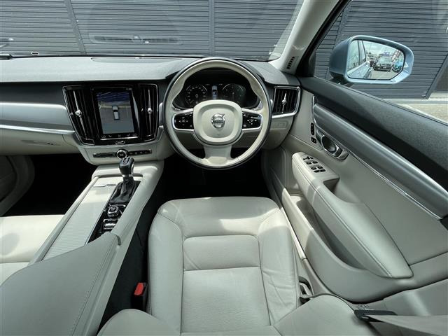V90D4 モメンタム ディーゼル