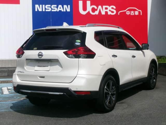 エクストレイル2.0 20X 4WD 3列車