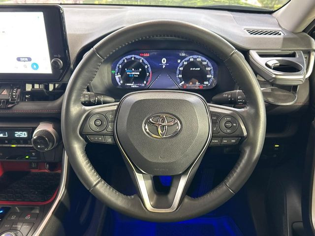 【純正革巻きステアリング】上質な革を使用することで、手にしっかり馴染みとても運転しやすいハンドルです♪