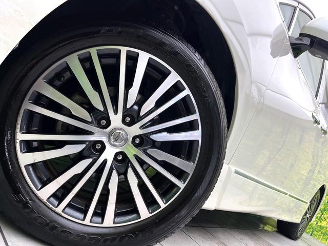 �y����18�C���`�A���~�z�C�[���z�O�ςɃ}�b�`���������A���~�z�C�[���𑕒����Ă���܂��B�e��ЊO�A���~�z�C�[����A�X�^�b�h���X�^�C�����戵�����Ă���܂��B���񂲑��k����������