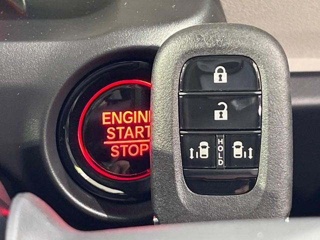 �yHonda�X�}�[�g�L�[�z�J�o����|�P�b�g�ɓ��ꂽ�܂܂ł��h�A�̎{���E�������\�ȃX�}�[�g�L�[�𑕔��B�G���W���̃I���E�I�t�����J�M�����o���K�v����������Ƃ��Ă��֗��ł���