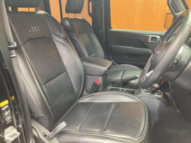 ラングラーアンリミテッド サハラ 4WD