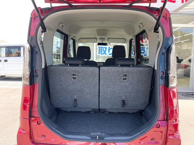 ���i�̂���������ʋ΁A���}���ɏ\���ȉ׎��X�y�[�X���m�ۂ��Ă���܂��B�Z�J���h�V�[�g��|���ƁA�傫�ȉו��̐ύڂ��\�ł���