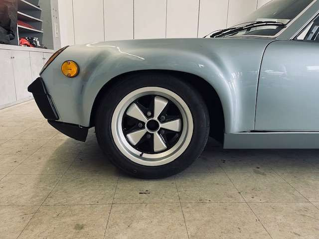 914