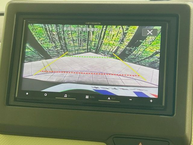【バックカメラ】駐車時に後方がリアルタイム映像で確認できます。大型商業施設や立体駐車場での駐車時や、夜間のバック時に大活躍!運転スキルに関わらず、今や必須となった装備のひとつです!