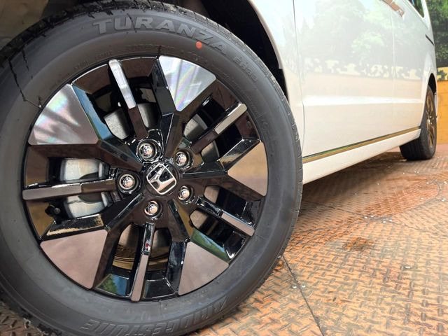 �y����16�C���`�A���~�z�C�[���z�O�ςɃ}�b�`���������A���~�z�C�[���𑕒����Ă���܂��B�e��ЊO�A���~�z�C�[����A�X�^�b�h���X�^�C�����戵�����Ă���܂��B���񂲑��k����������