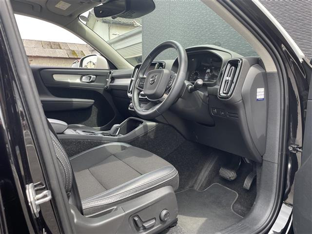 XC40T4 AWD モメンタム 4WD