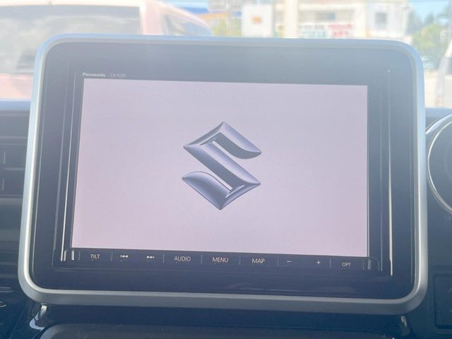 【大画面ナビ】人気の大型8インチナビを装備。存在感のある大画面はインパクト大!ナビ利用時のマップ表示は見やすく、テレビやDVDは臨場感がアップ!いつものドライブがグッと楽しくなります♪